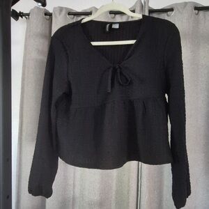 New Divided H&M Woment Black Top size S.